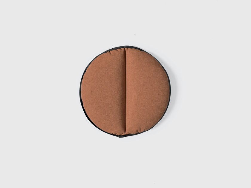 LIPS | Round cushion